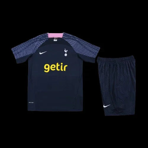 Tottenham-Outfit