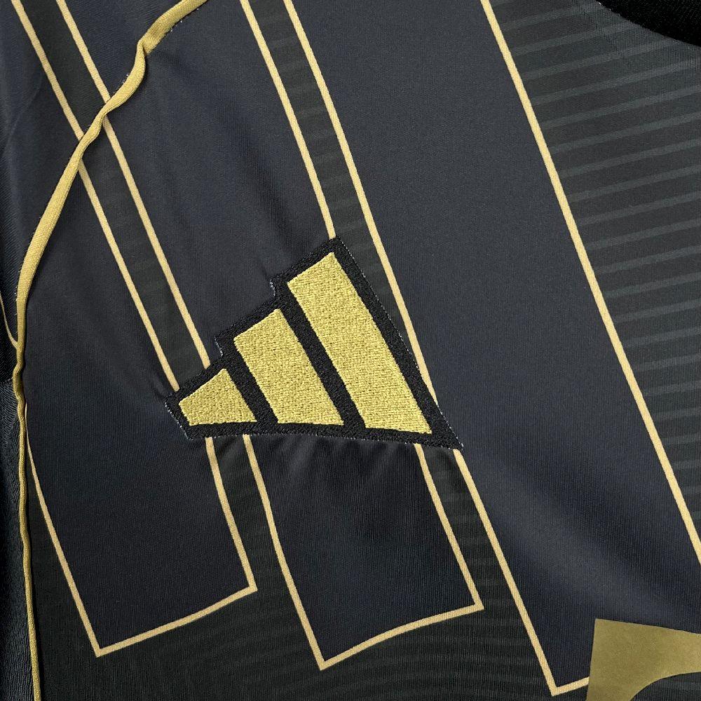 Bayern München Konzepttrikot 2025-26