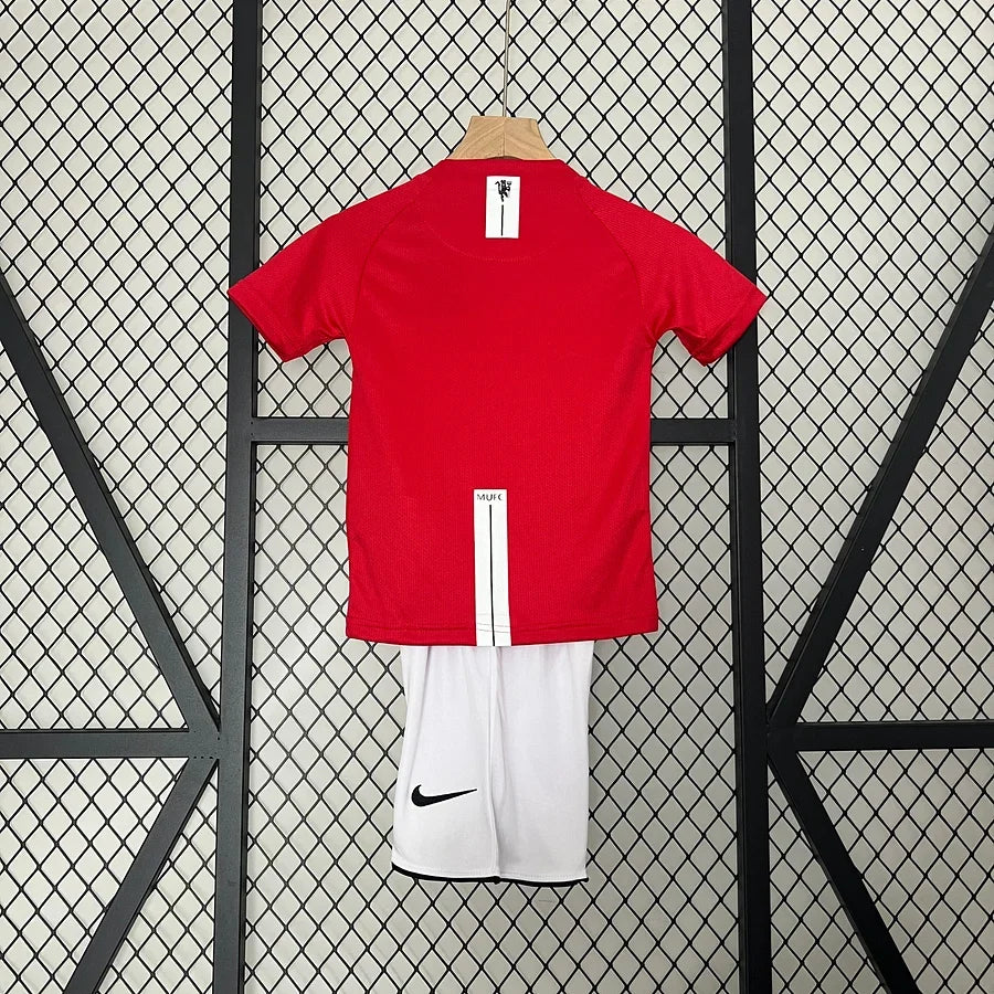 RETRO KINDER-KIT MANCHESTER UNITED 2008
